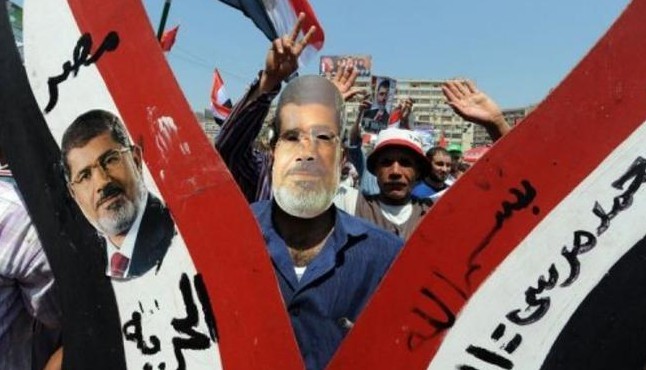 Mursi supporters march across Cairo, block traffic