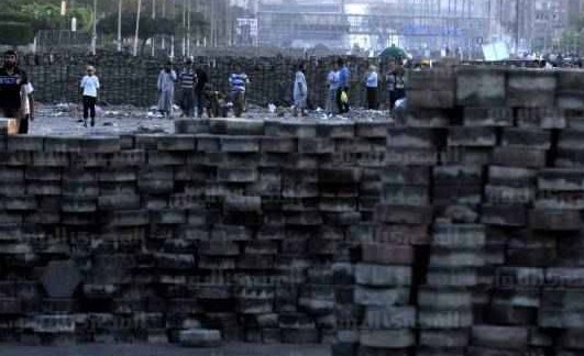 Egypt tense as Morsi supporters defy warnings