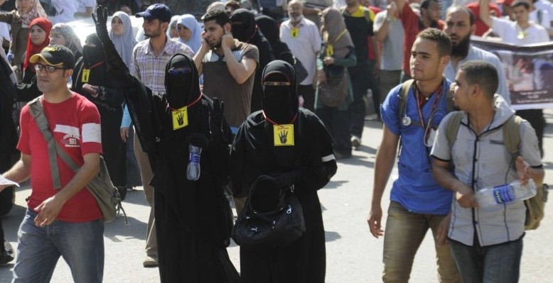 Egypt’s Islamists call fresh protests, despite arrests and falling turnout