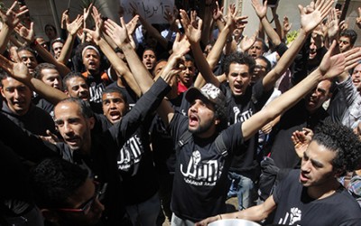 Egypt court bans April 6 over espionage claims