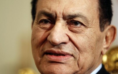 Mubarak breaks leg in fall at hospital: security source