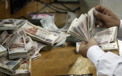 Egyptian pound weakens on black market on Qatari repayment jitters