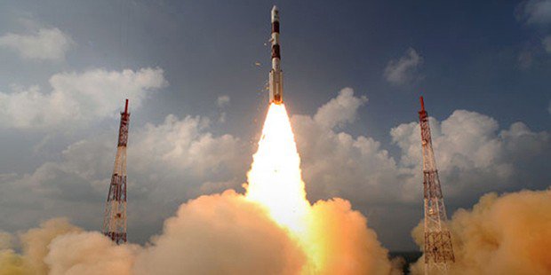 Egypt, Germany sign deal to launch satellite by 2017